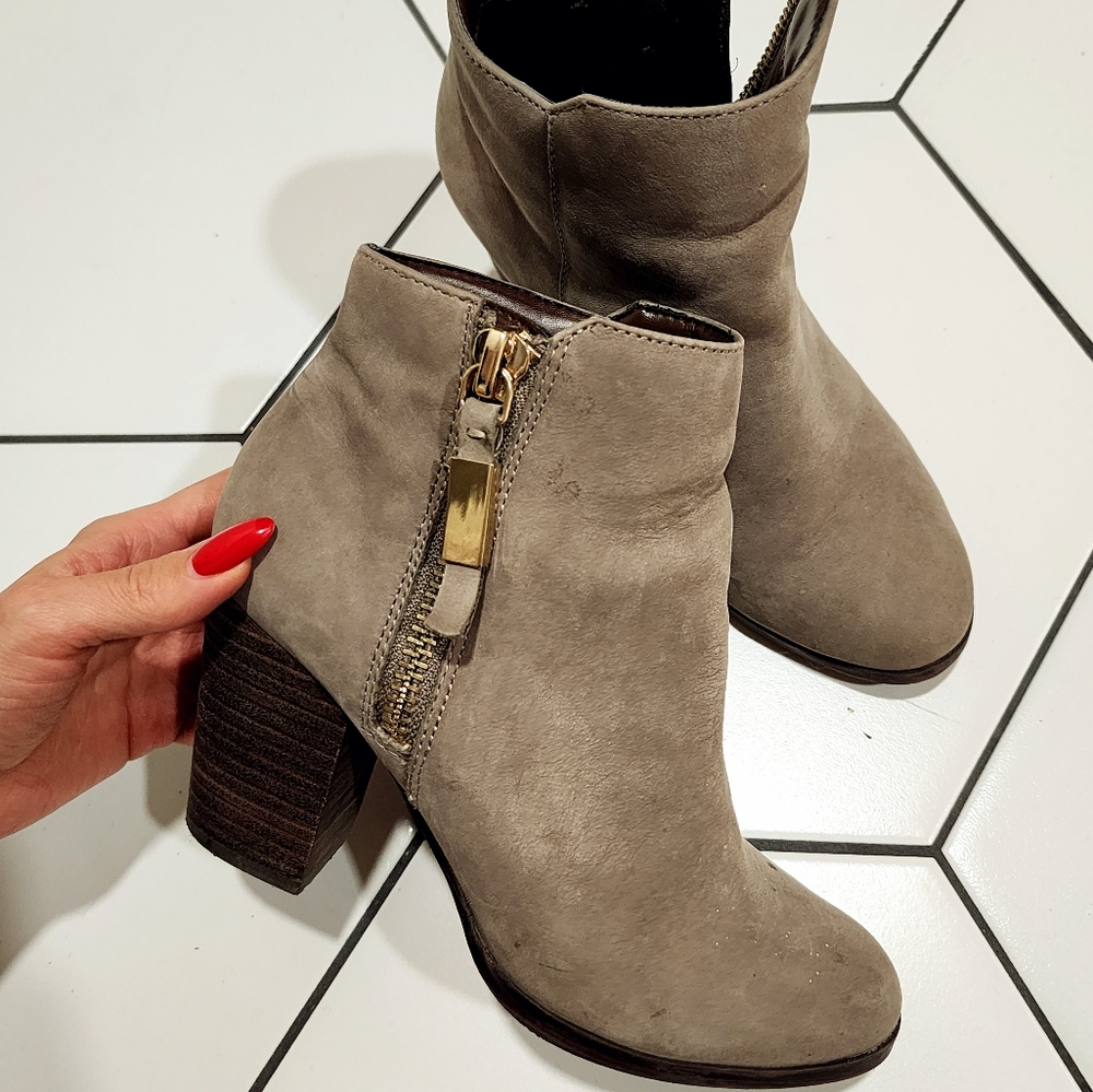 Aldo suede tan gray ankle booties
